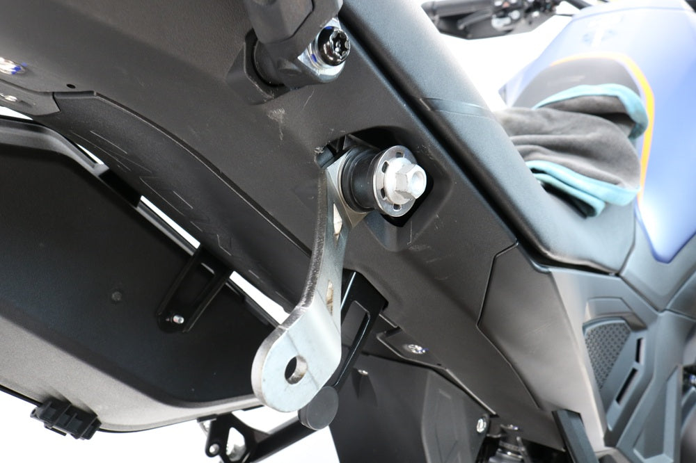 Escape GPR Hyper Sonic Titanium Slip-On para Zontes 703 F 2025-2026